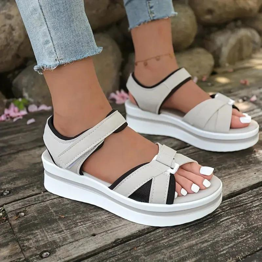 Damenschuhe – Stilvolle Plateau Sandalen für Sommerkomfort
