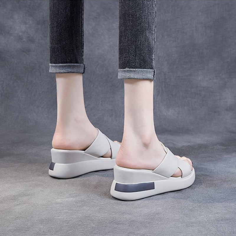 Damenhausschuhe: Slipper und Sandalen für Stil und Komfort